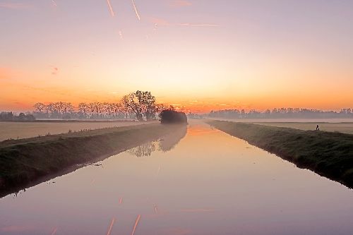 Zonsopgang aan het kanaal